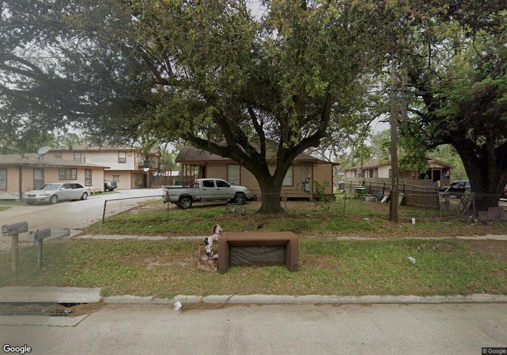 776 N Victory Dr, Houston, TX 77088 - photo 1