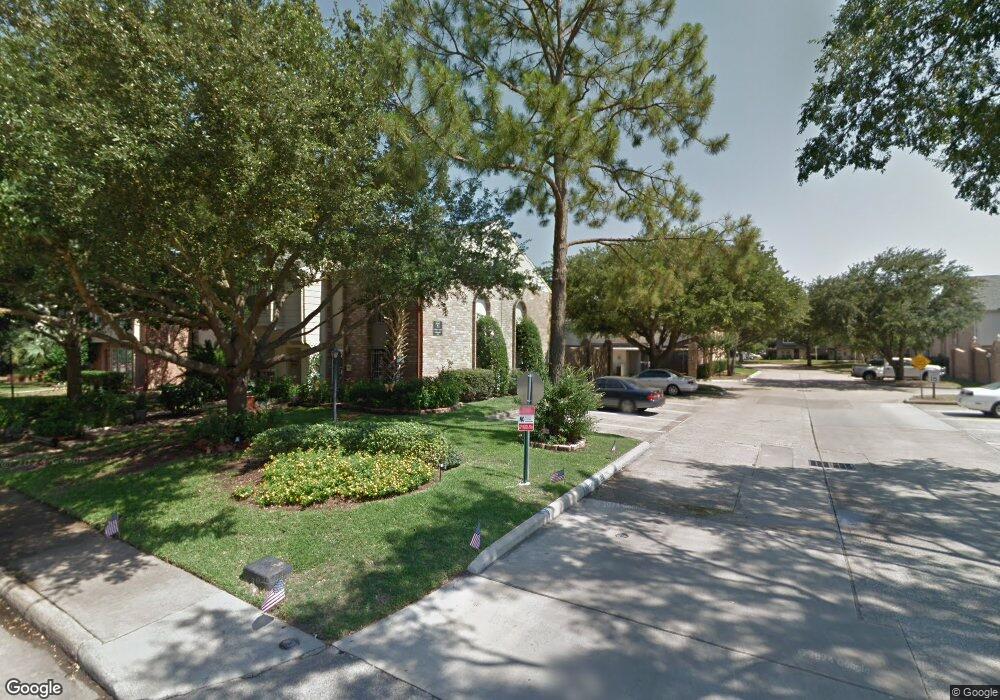 10221 Longmont Dr unit 36, Houston, TX 77042 - photo 1