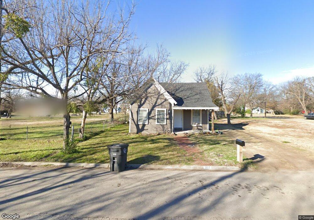 207 Royal St, Cleburne, TX 76031 - photo 1