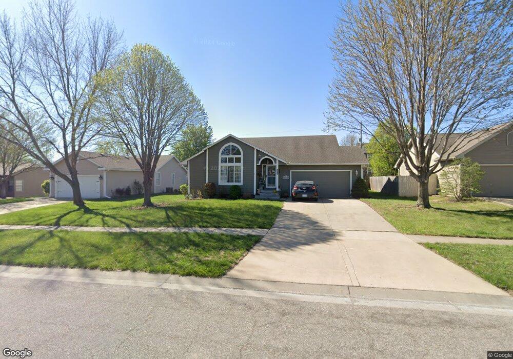 5653 SW 35th St, Topeka, KS 66614 - photo 1