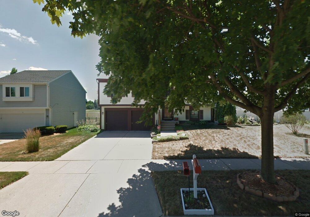 208 E Claremore Dr, Lansing, MI 48911 - photo 1