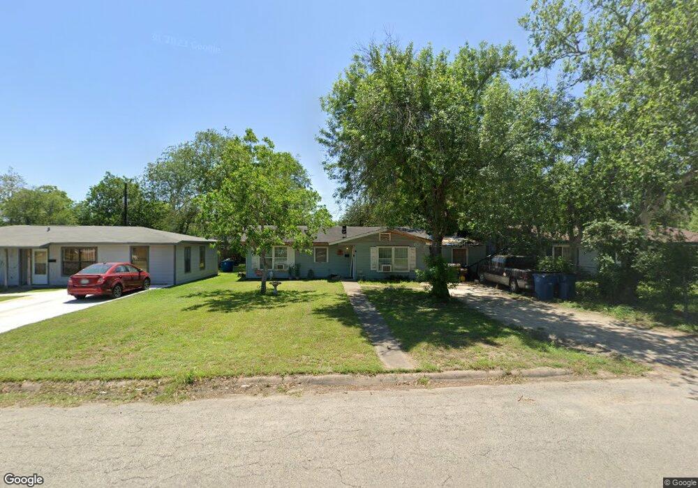 1008 E Huntington St, Beeville, TX 78102 - photo 1