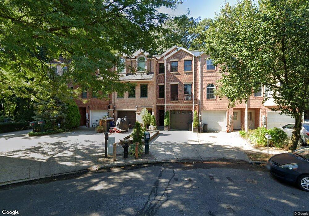 225 Wellington Ct, Staten Island, NY 10314 - photo 1