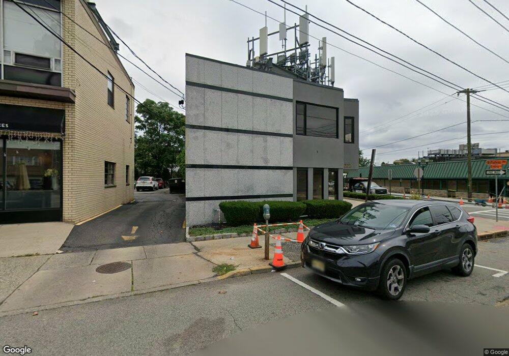 1221 Abbott Blvd, Fort Lee, NJ 07024 - photo 1