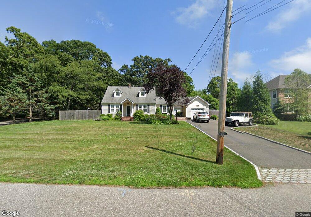 287 Mcconnell Ave, Bayport, NY 11705 - photo 1