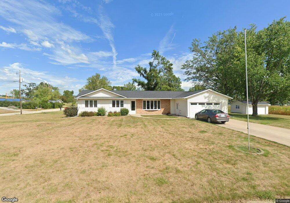 1017 Willard Dr, Cedar Rapids, IA 52403 - photo 1