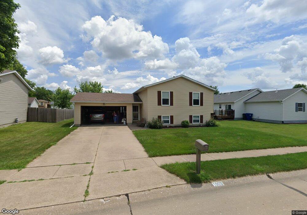 1009 Calvin St, Davenport, IA 52804 - photo 1