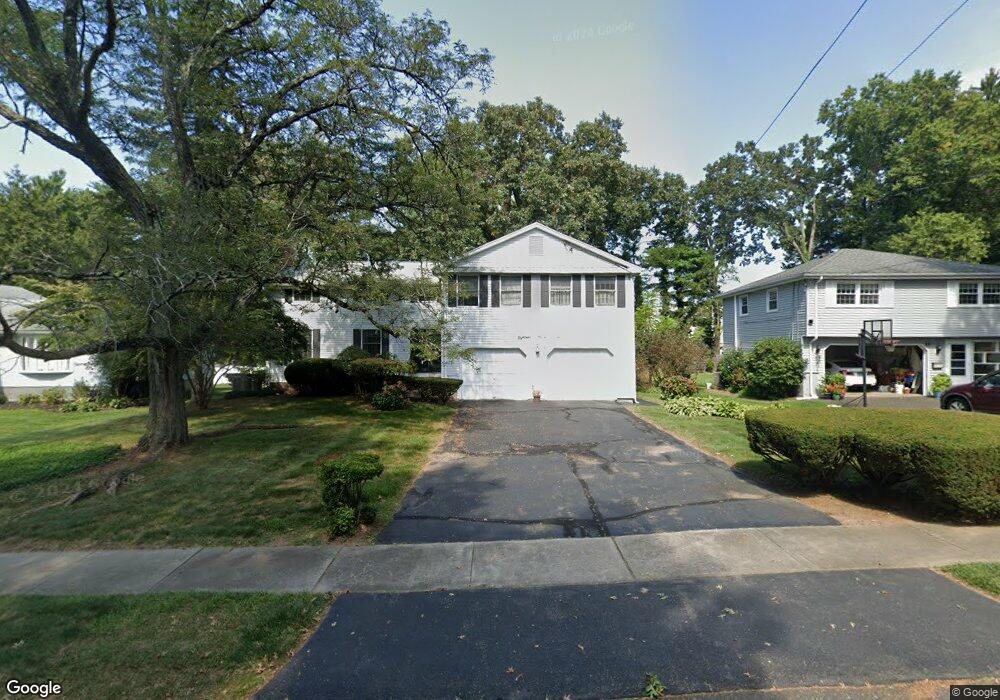 18 Pioneer Dr, West Hartford, CT 06117 - photo 1