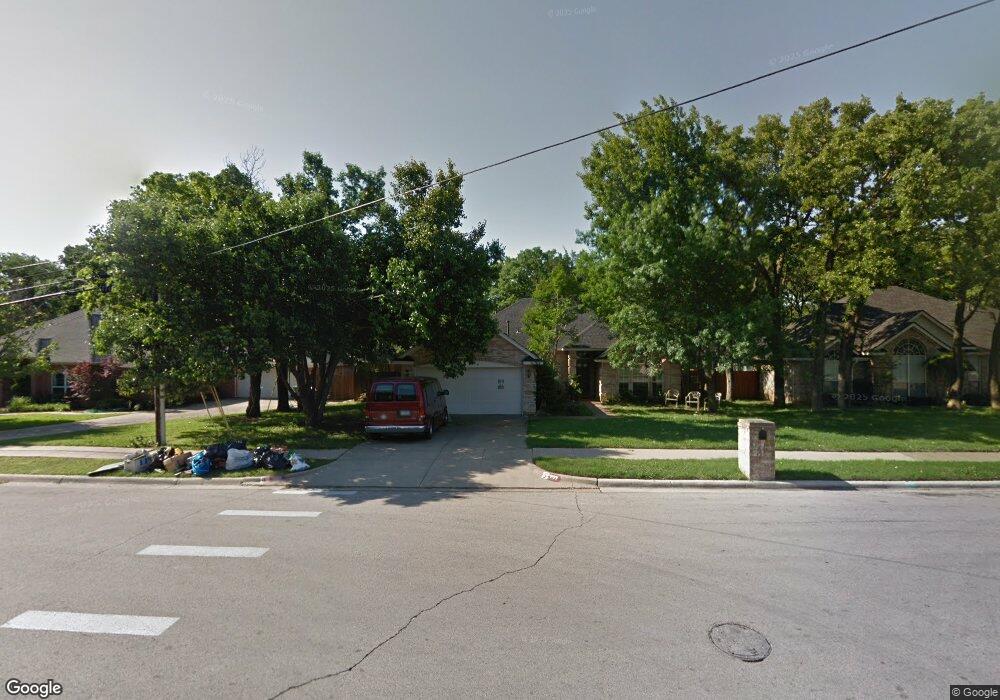 909 Oakwood Ave, Hurst, TX 76053 - photo 1