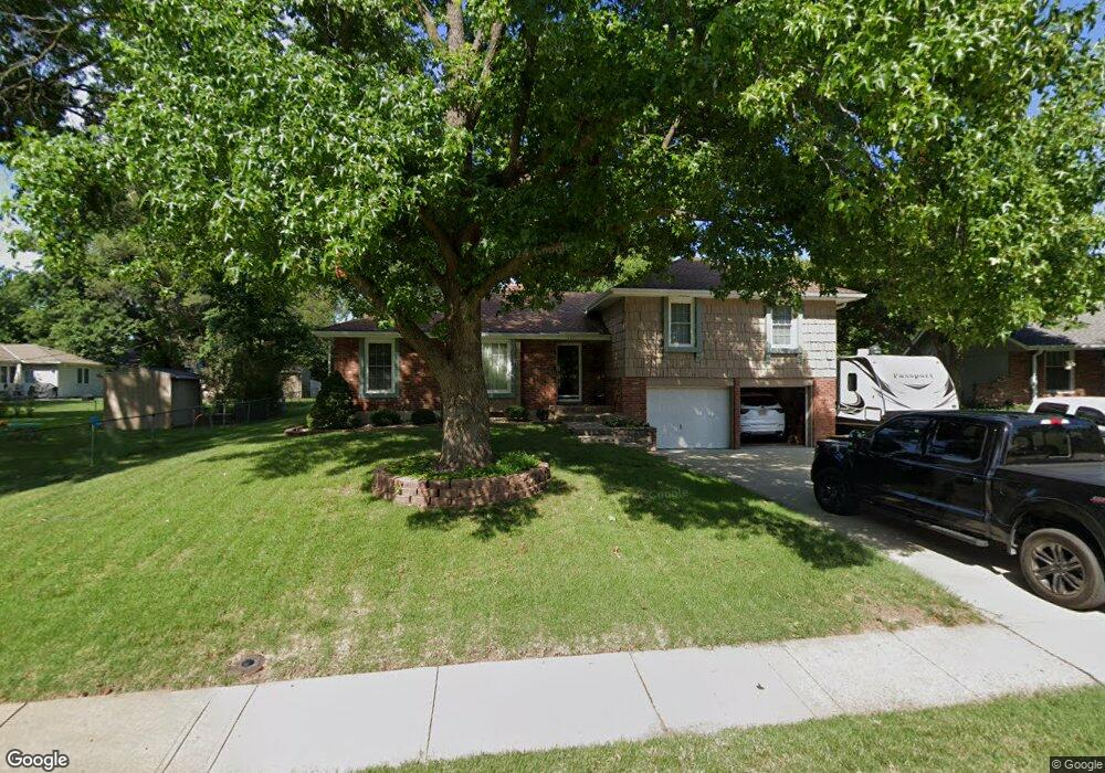 4915 Cody St, Shawnee, KS 66203 - photo 1