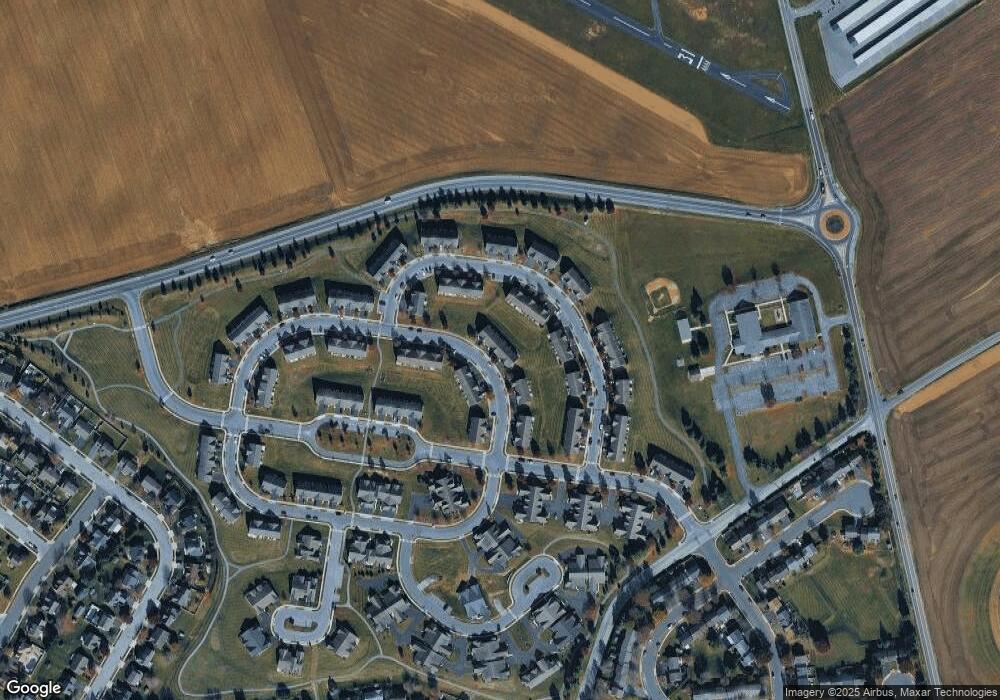 62 N Village Cir, Palmyra, PA 17078 - photo 1