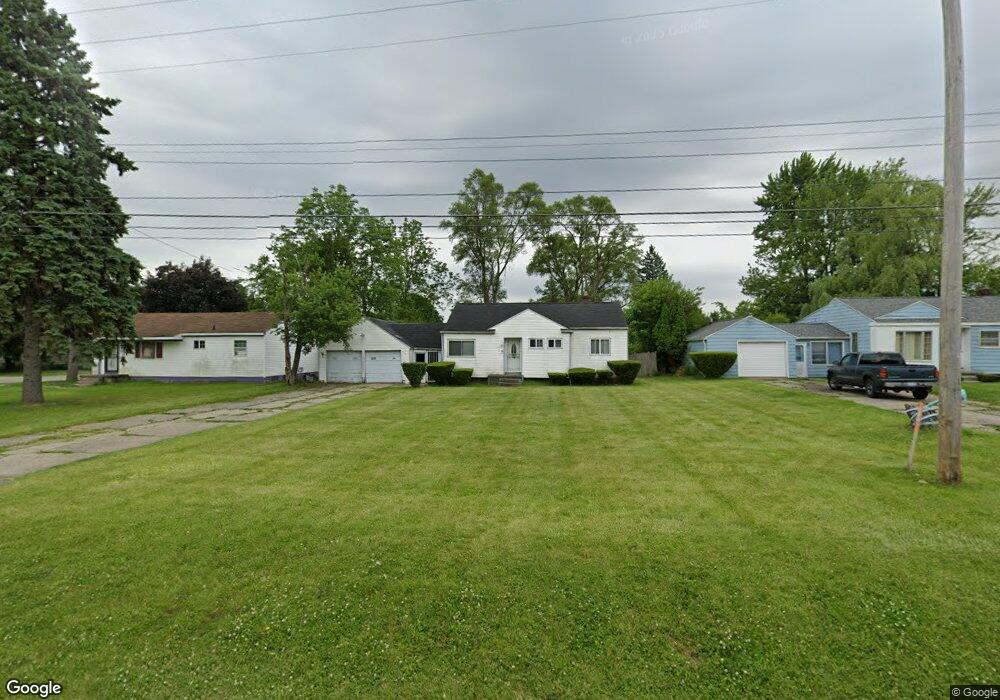 1447 W Coldwater Rd, Flint, MI 48505 - photo 1