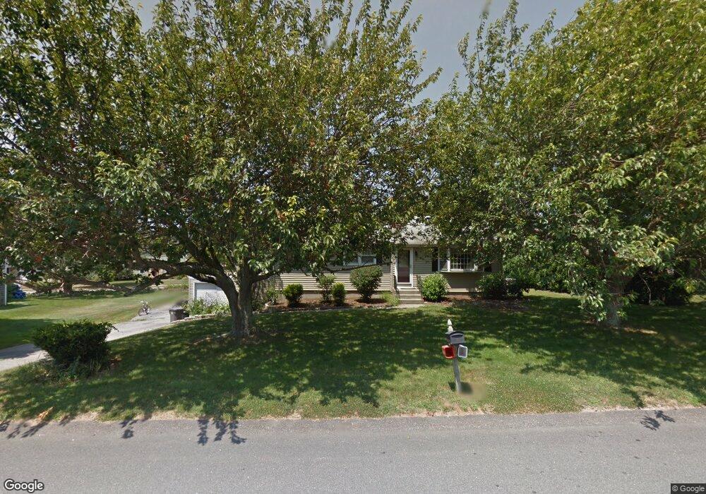 8 Pocahontas Dr, Middletown, RI 02842 - photo 1