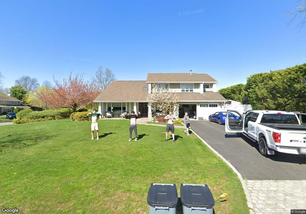 2 Hillview Ct, ComMacK, NY 11725 - photo 1