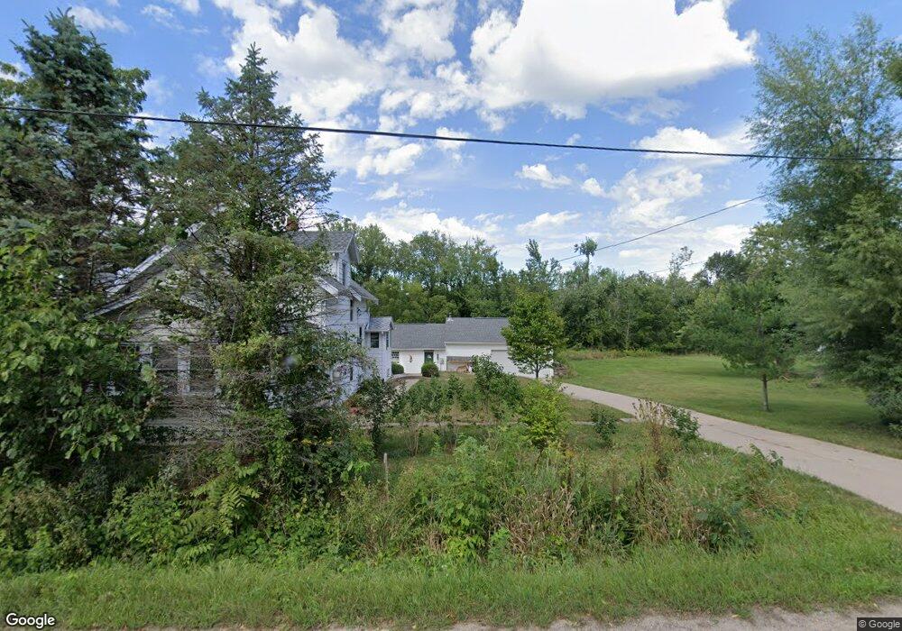 4906 Broadway Dr, Cedar Rapids, IA 52403 - photo 1