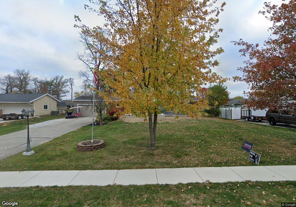 302 Woodlawn Dr, Wapakoneta, OH 45895 - photo 1