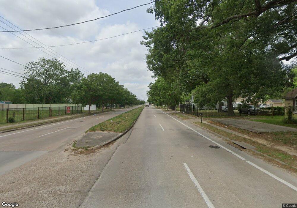 2433 E Crosstimbers St, Houston, TX 77093 - photo 1