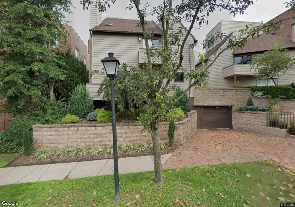 7 Hill Park Ave unit B, Great Neck, NY 11021 - photo 1