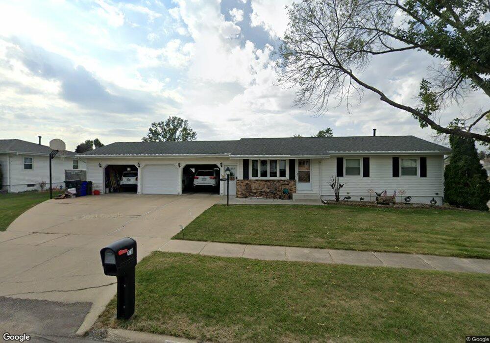 2719 Willow St SW, Cedar Rapids, IA 52404 - photo 1