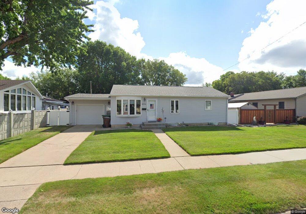 404 N Marshall St, Mitchell, SD 57301 - photo 1