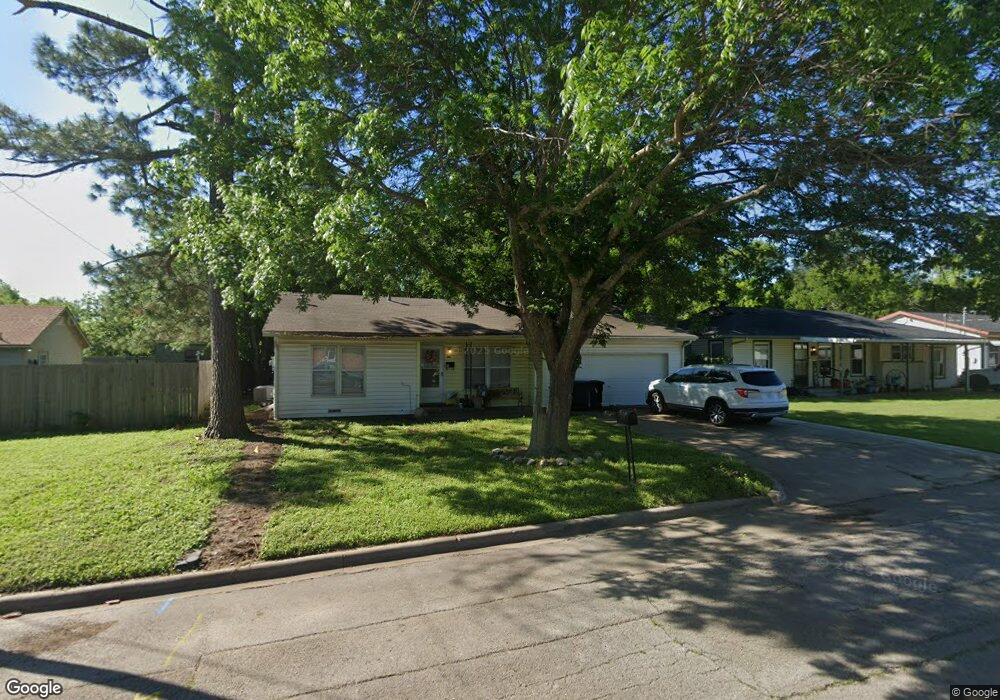 1005 W Lone Star Ave, Cleburne, TX 76033 - photo 1