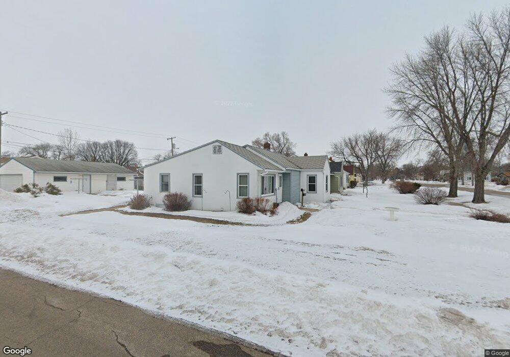 724 8th Ave SE, Jamestown, ND 58401 - photo 1