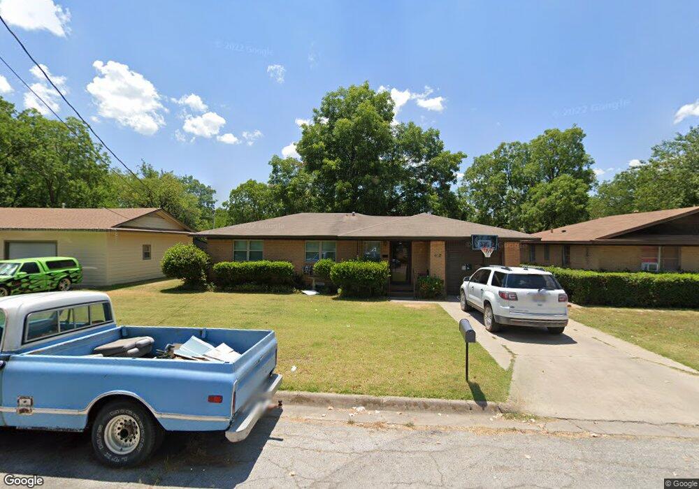 1602 Elizabeth St, Gainesville, TX 76240 - photo 1