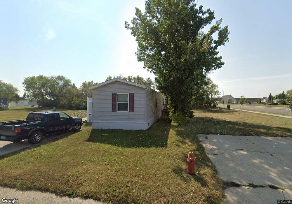 813 28th St W, Williston, ND 58801 - photo 1