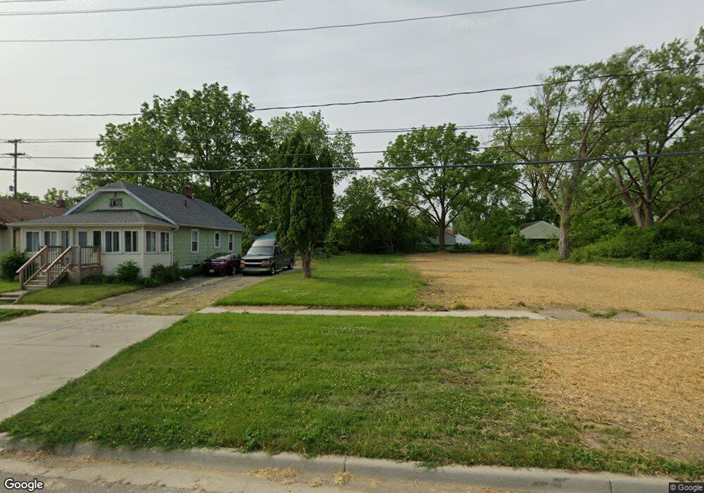 766 E Carpenter Rd, Flint, MI 48505 - photo 1