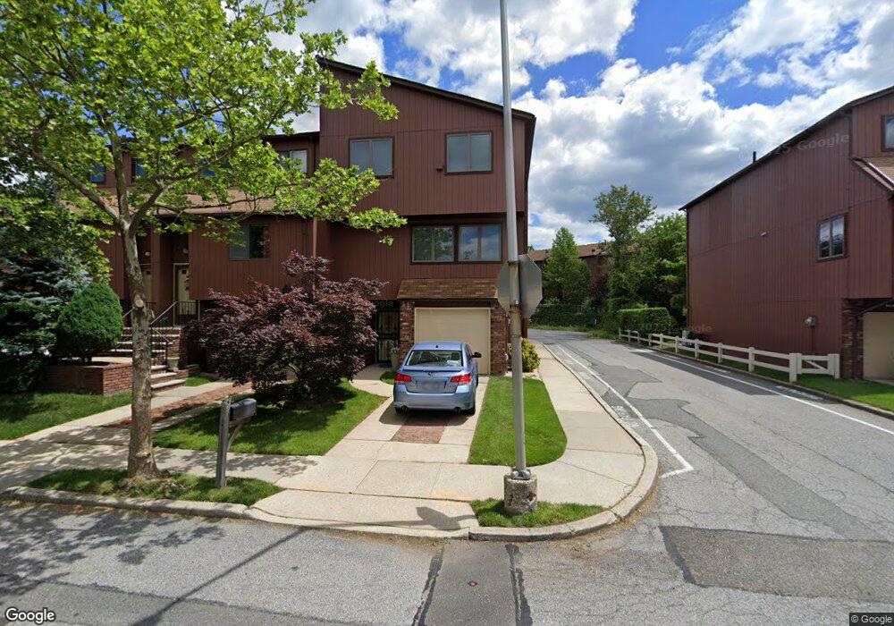 51 Gateway Dr unit 177, Staten Island, NY 10304 - photo 1