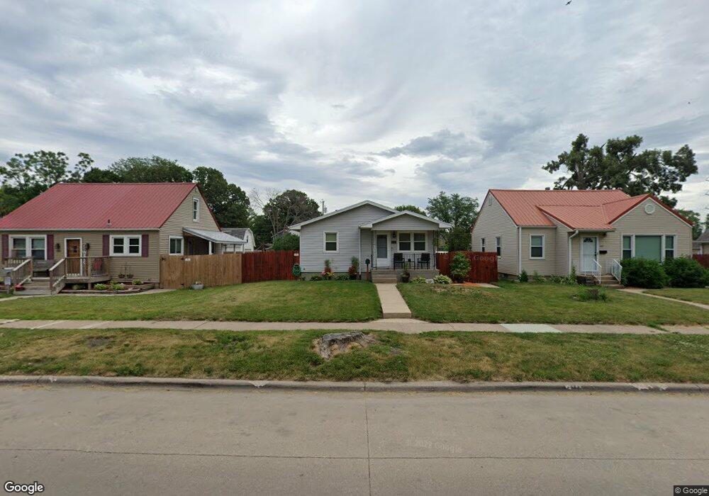 1327 11th St NW, Cedar Rapids, IA 52405 - photo 1