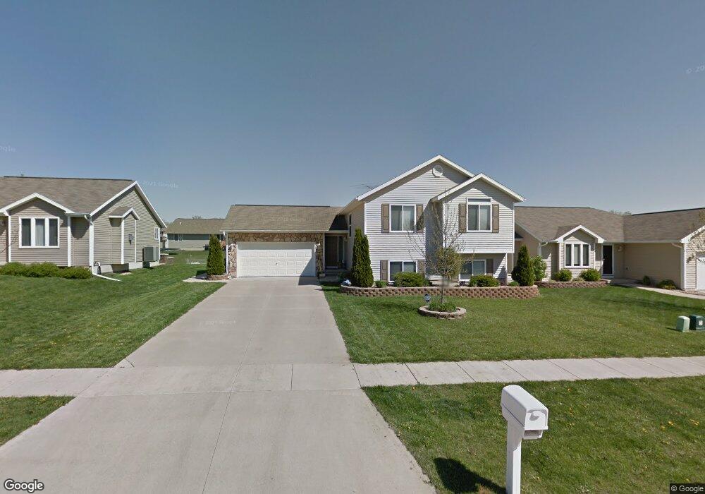 1915 25th St SW, Cedar Rapids, IA 52404 - photo 1