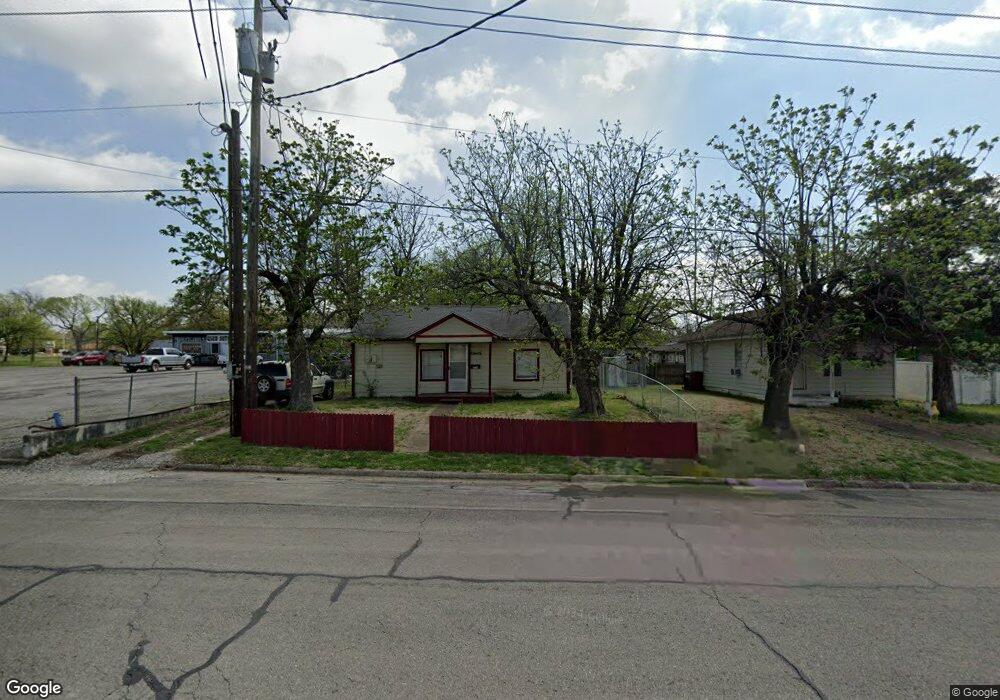 210 Chestnut St, Bonham, TX 75418 - photo 1