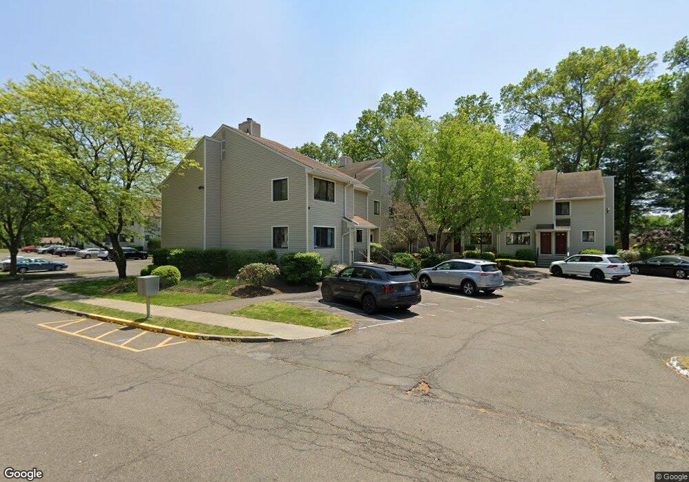 63 Lance Cir unit 63, Bridgeport, CT 06606 - photo 1