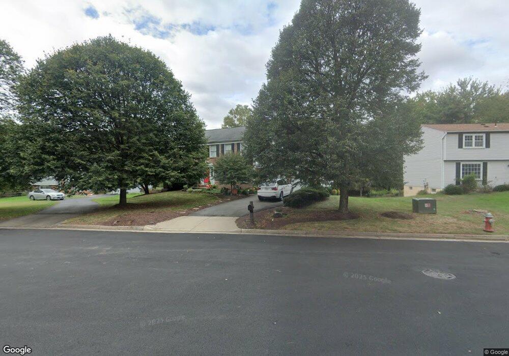 12810 Gatepost Ct, Herndon, VA 20171 - photo 1