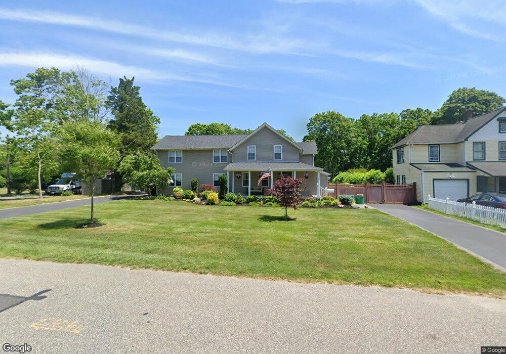 89 Mcconnell Ave, Bayport, NY 11705 - photo 1