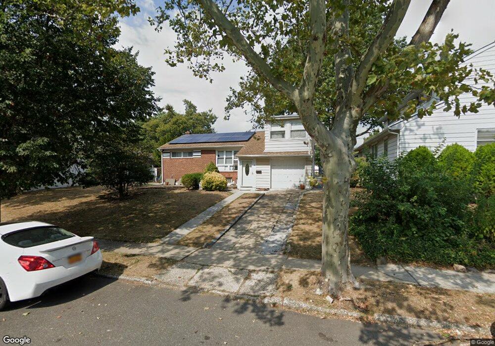 4 Iris Ln, Valley Stream, NY 11581 - photo 1