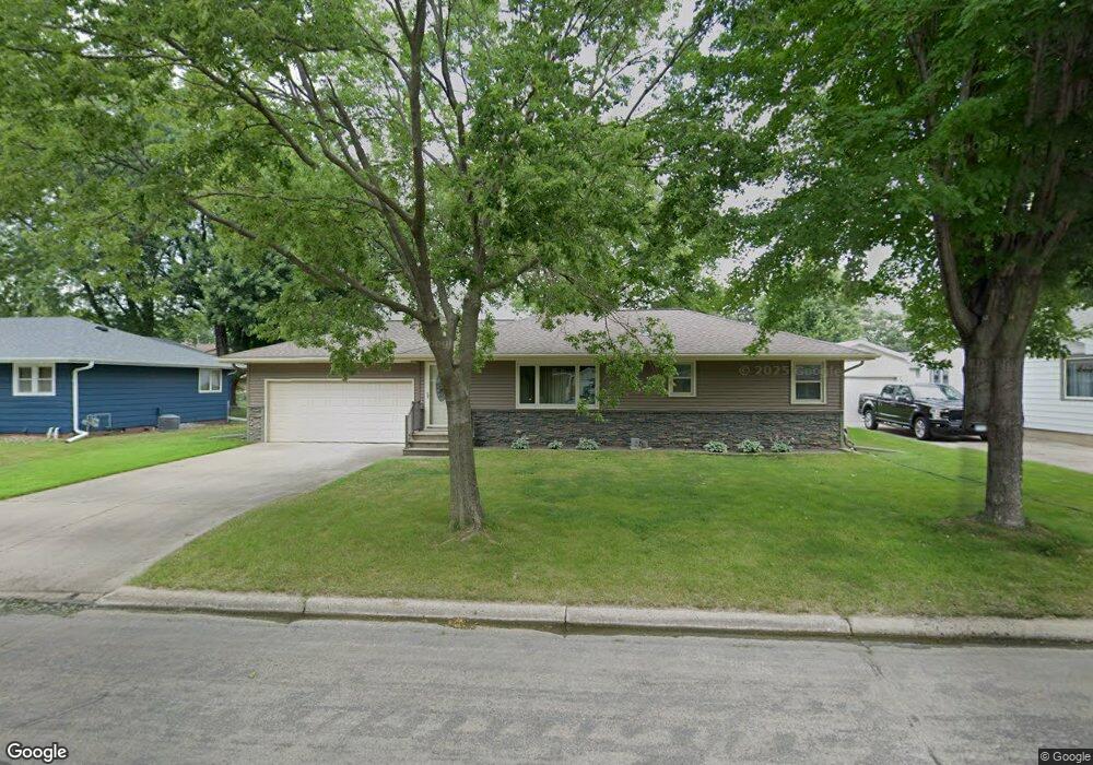 209 Fairview Dr, Albert Lea, MN 56007 - photo 1