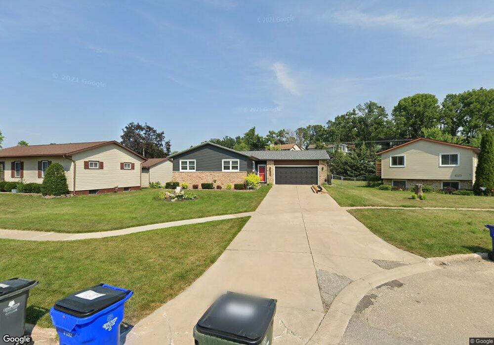 2318 William Ct NW, Cedar Rapids, IA 52405 - photo 1