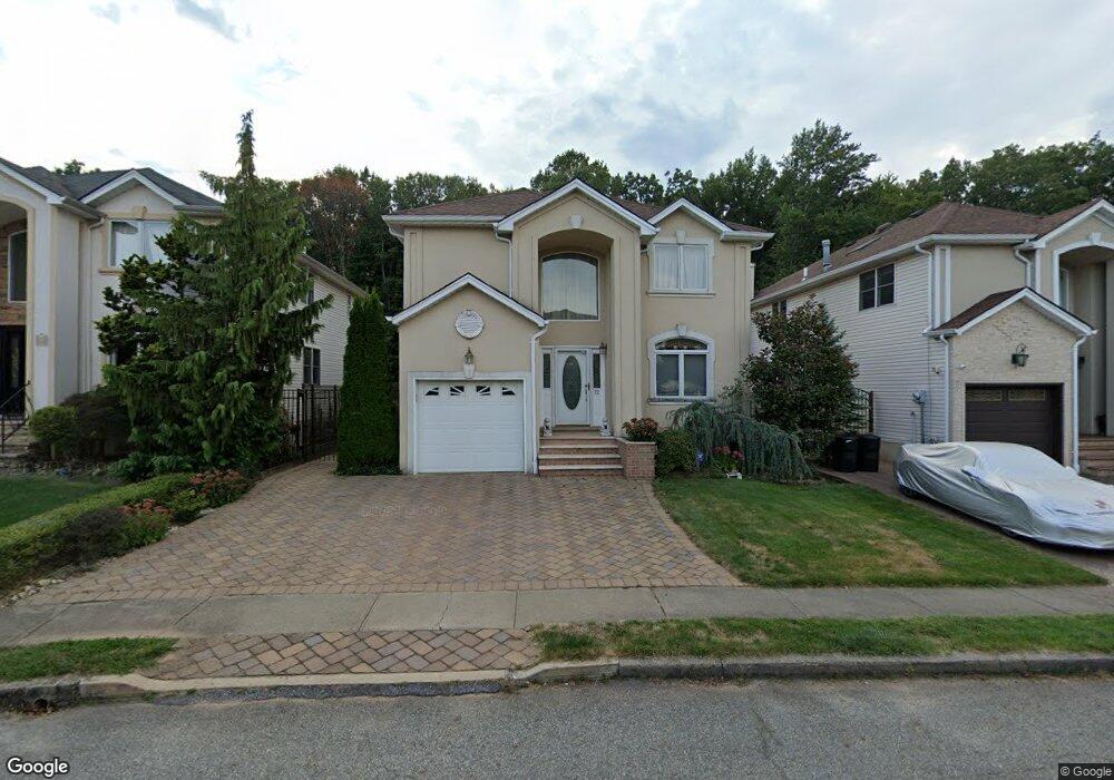 72 Covington Cir, Staten Island, NY 10312 - photo 1