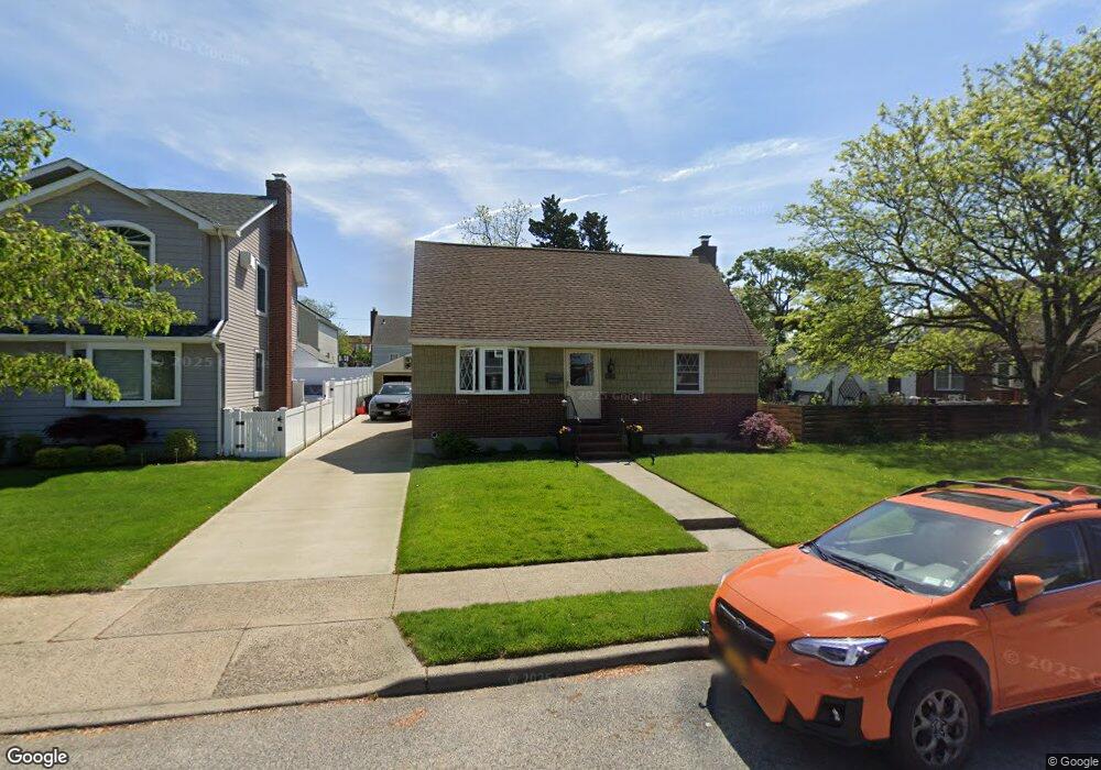 152 Poppy Ave, Franklin Square, NY 11010 - photo 1