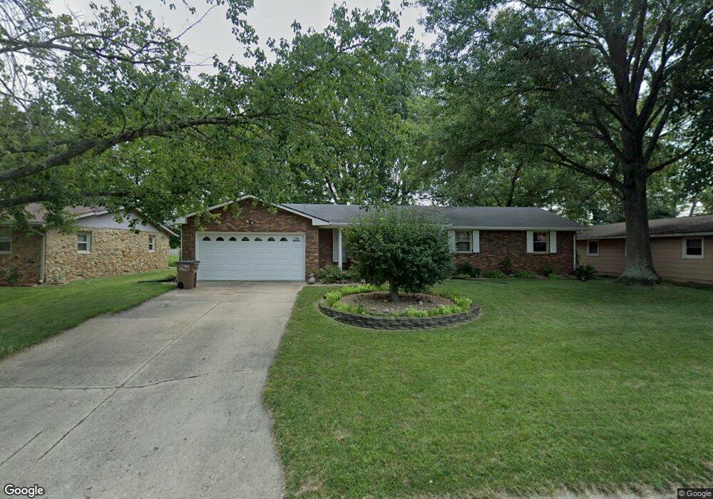 2935 Wedgewood Dr, Columbus, IN 47203 - photo 1