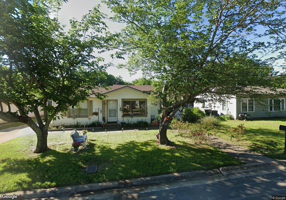 521 Euclid St, Cleburne, TX 76033 - photo 1