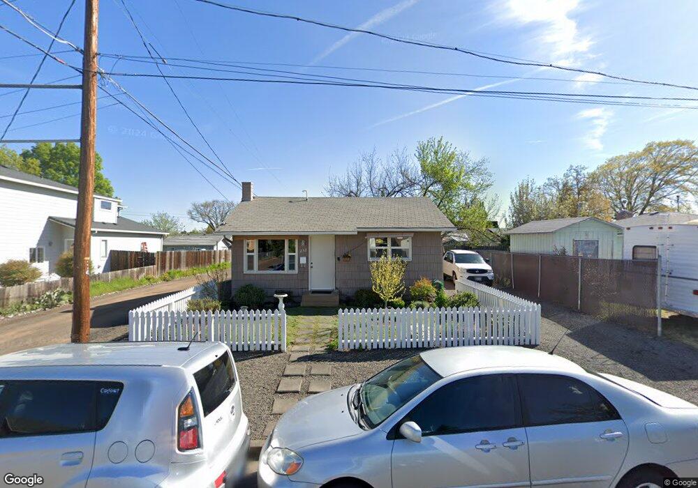 232 N 7th St, Central Point, OR 97502 - photo 1