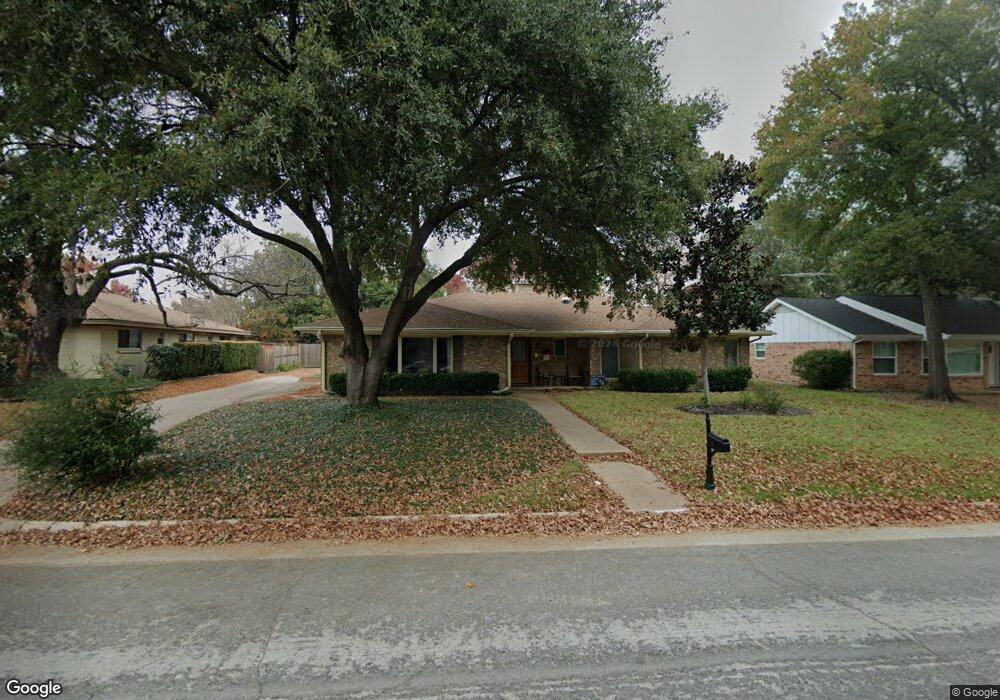 320 W Pleasantview Dr, Hurst, TX 76054 - photo 1