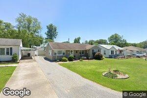 1314 W Center Dr, Fairfield, IL 62837
