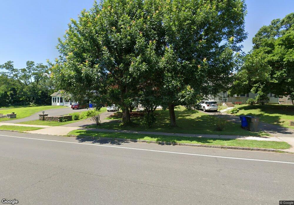 815 Quaker Ln S, West Hartford, CT 06110 - photo 1