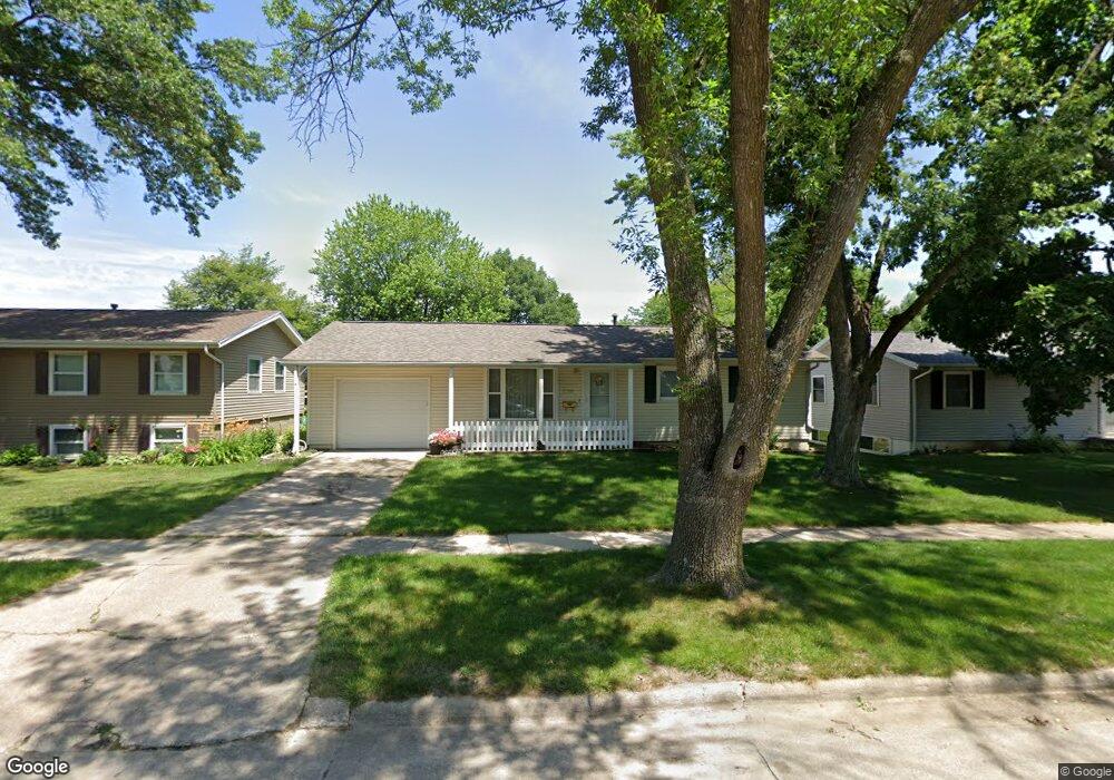 3220 44th St NE, Cedar Rapids, IA 52402 - photo 1