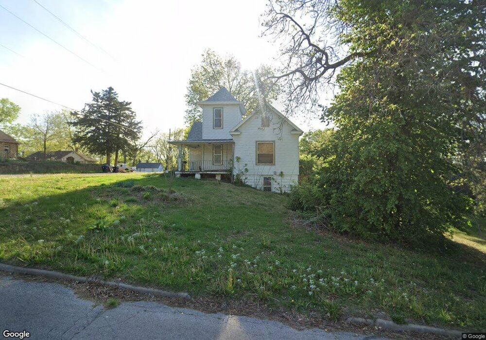 2529 SW Fillmore St, Topeka, KS 66611 - photo 1