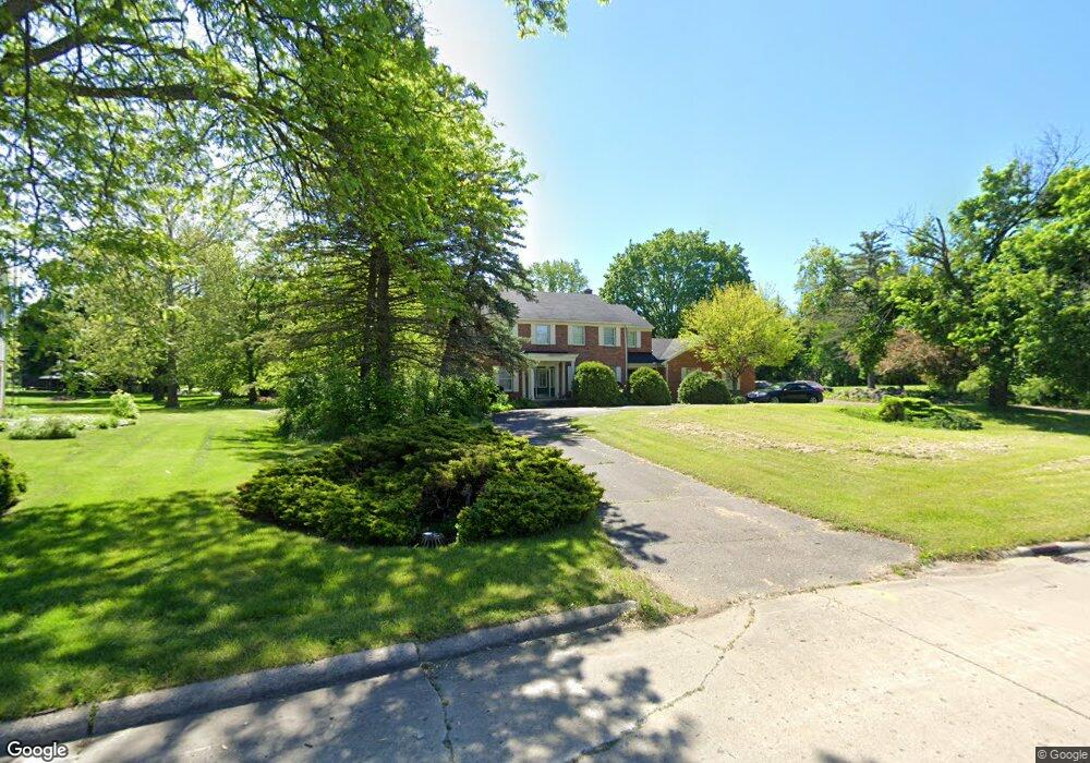 1082 Woodkrest Dr, Flint, MI 48532 - photo 1